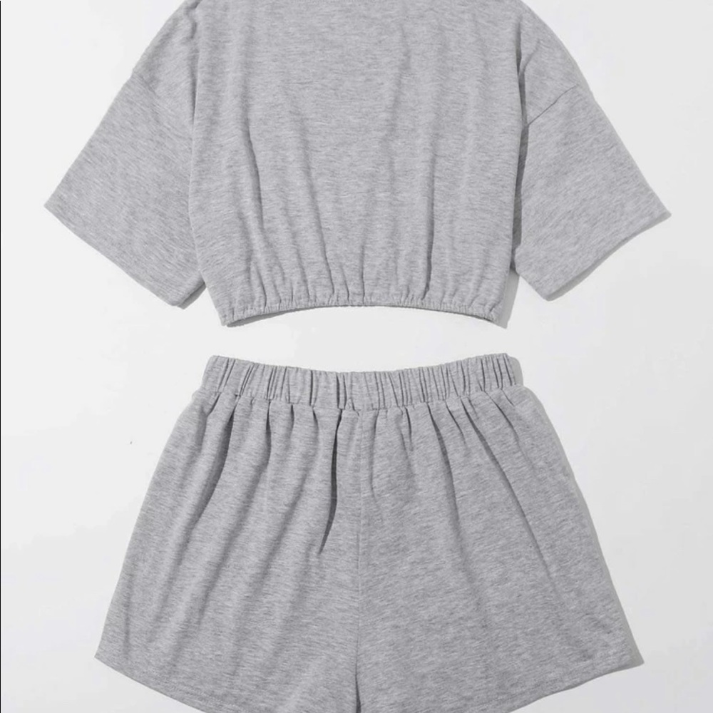 Two piece set - Picture 2 of 2